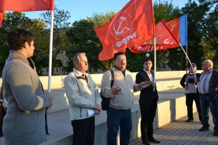 «Нет прощения палачам!». Митинг астраханских коммунистов в память о событиях октября 1993 года