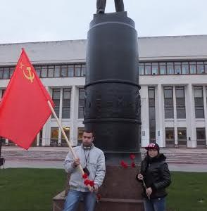 Калуга. Возложение цветов к памятнику В.И. Ленину