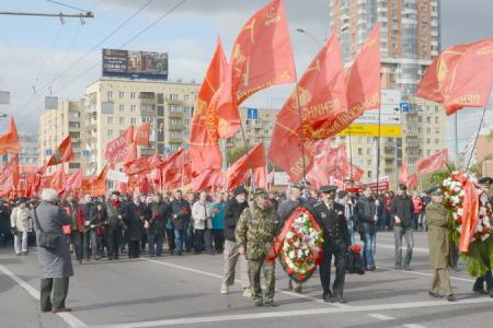 «Склоняем головы в память о мужественных защитниках Советской Конституции»