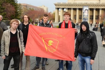 Новосибирск. Жители города почтили память защитников Верховного Совета