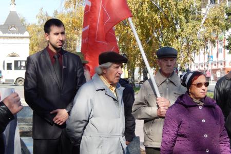 Барнаульские коммунисты провели акцию, посвященную 21-й годовщине трагических событий осени 1993 года