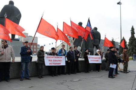 Новосибирск. Жители города почтили память защитников Верховного Совета