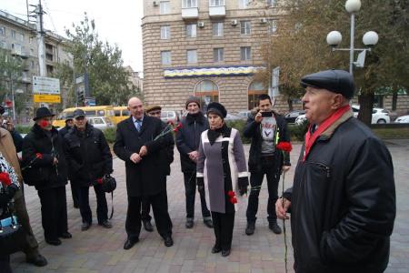 96-ю годовщину ВЛКСМ сталинградские коммунисты и члены «Союза комсомольских поколений» отметили памятным митингом