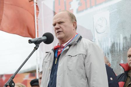 «Склоняем головы в память о мужественных защитниках Советской Конституции»
