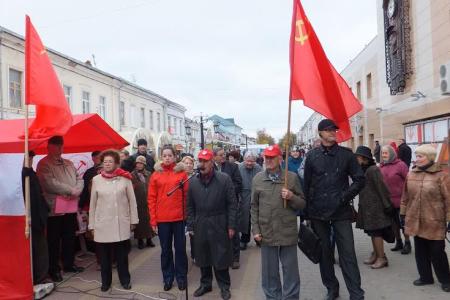 «Расстрельщиков Верховного Совета РСФСР – к ответу!». Акция КПРФ в Калуге