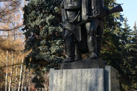 Г.А. Зюганов: «Я горжусь своей молодостью». В Москве прошло возложение цветов к памятнику первым комсомольцам