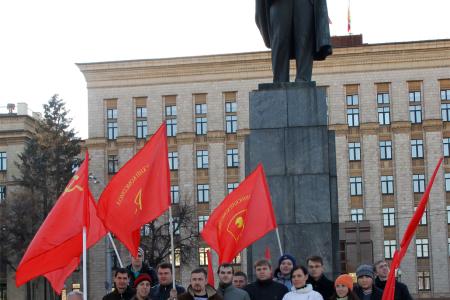 Воронежские коммунисты провели автопробег, посвященный 96-летию ВЛКСМ