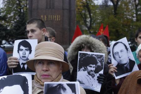 «Требуем суда над палачами!». Ярославские коммунисты организовали митинг памяти погибших в октябре 1993-го