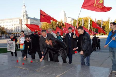 Помнить уроки черного октября 1993 года! В Воронеже прошел митинг в память о погибших защитниках Советской власти