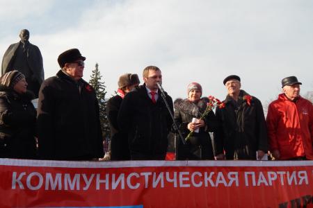 «Сражаемся за будущее!».  Демонстрация и митинг барнаульских коммунистов