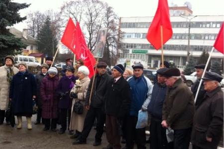 Шествиями, митингами и возложениями отметила Тульская область 97-летие Великого Октября