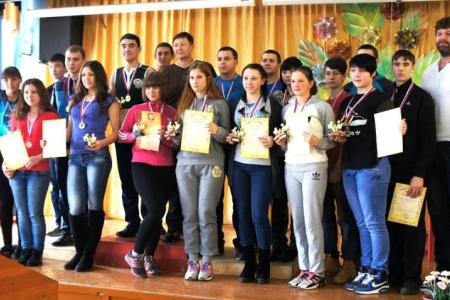 В здоровом теле – здоровый дух! Коммунисты и комсомольцы Кургана помогли в организации чемпионата города по армспорту