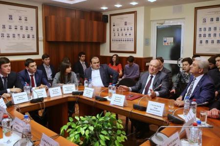 Депутат фракции КПРФ в Госдуме А.Ж. Бифов провел встречу со студентами МГИМО