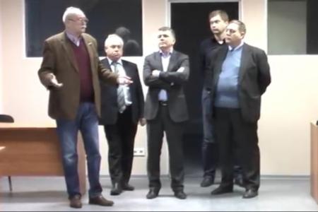 Санкт-Петербург. Депутат-коммунист В.В. Бортко защищает завод "Реактив" от "строительной мафии"