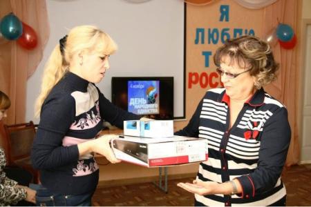 О.Н. Алимова приехала с подарками в детский приют