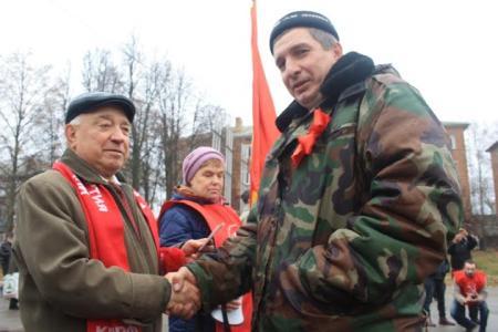 Шествиями, митингами и возложениями отметила Тульская область 97-летие Великого Октября