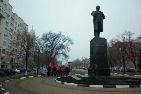 Белгородское региональное отделение ООД «ВЖС – Надежда России» 7 ноября приняло участие в возложении цветов к памятнику В.И. Ленину 