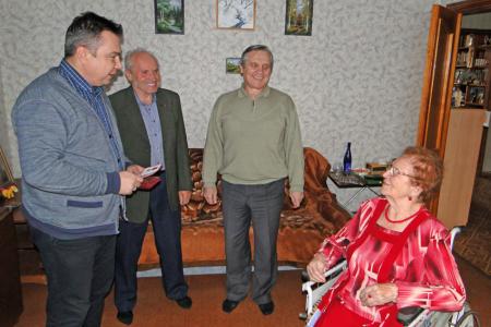 Почётного жителя Благовещенска Нину Релину наградили орденом «Партийная доблесть»