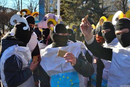 Молодёжь Луганской Народной Республики провела «антимайданный» флешмоб "Евромайдаун"