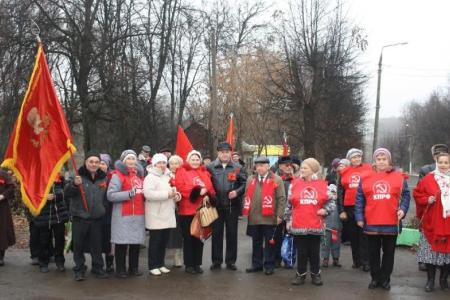 Шествиями, митингами и возложениями отметила Тульская область 97-летие Великого Октября