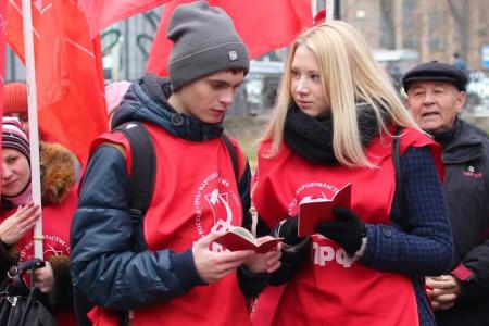 «Для нас навсегда серп и молот, и звезда!». В городе-герое Туле состоялось праздничное шествие и митинг, посвященные 97-й годовщине Великого Октября
