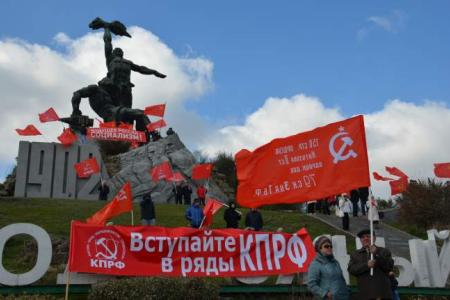 Коммунисты и комсомольцы Ростова-на Дону провели митинг в память героев стачки 1902 года