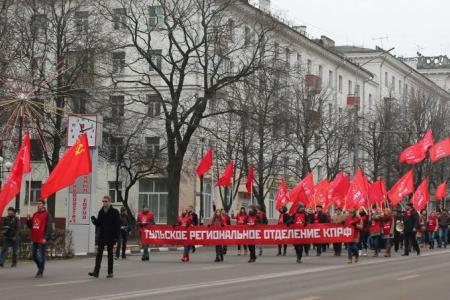 «Для нас навсегда серп и молот, и звезда!». В городе-герое Туле состоялось праздничное шествие и митинг, посвященные 97-й годовщине Великого Октября