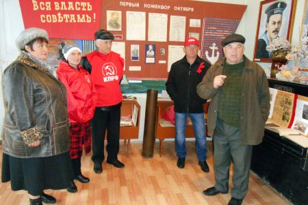Воронежские коммунисты организовали автопробег по местам революционной славы 