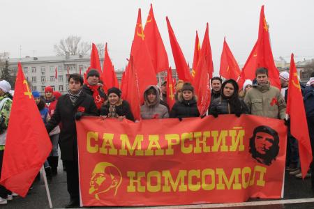 Cамарские комсомольцы приняли участие в памятном параде, посвященном военному параду 1941 года в Куйбышеве