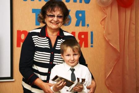 О.Н. Алимова приехала с подарками в детский приют