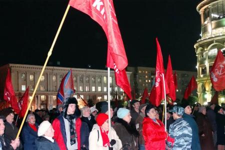 «У нас есть все шансы вновь  разорвать цепь империализма». Празднование годовщины Октябрьской Революции в Курске