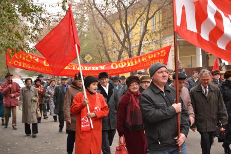 Во славу Великого Октября! Митинг и шествие в Астрахани