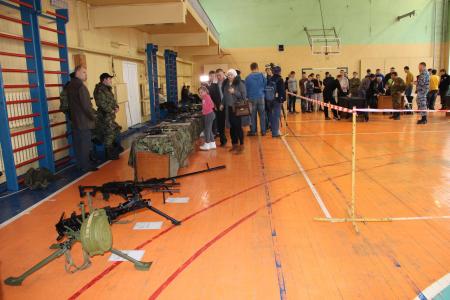 «Если завтра война…». Свердловские коммунисты провели чемпионат по сборке и разборке автомата АК-74