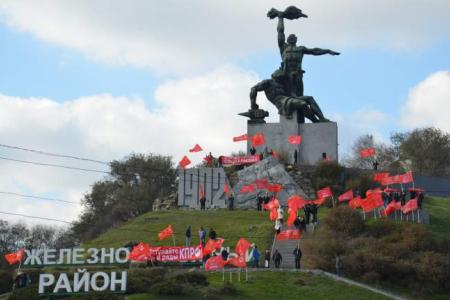 Коммунисты и комсомольцы Ростова-на Дону провели митинг в память героев стачки 1902 года