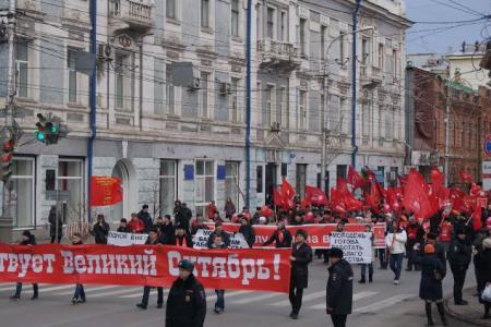 В Красноярске состоялись праздничное шествие и митинг, посвященные 97-й годовщине Великого Октября 
