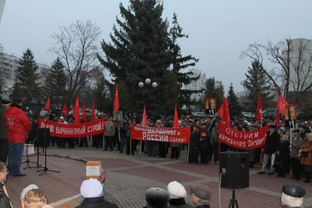 Белгородские коммунисты провели митинг-концерт, посвященный 97-й годовщине Великого Октября
