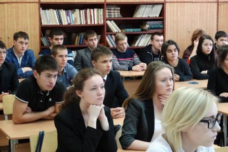 Лидер пермских коммунистов В.К. Корсун провел для школьников урок парламентоведения 