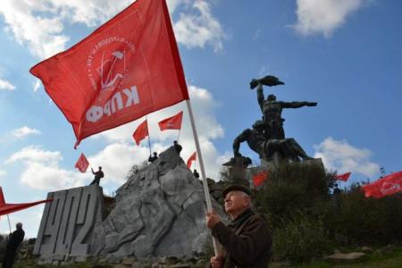Коммунисты и комсомольцы Ростова-на Дону провели митинг в память героев стачки 1902 года
