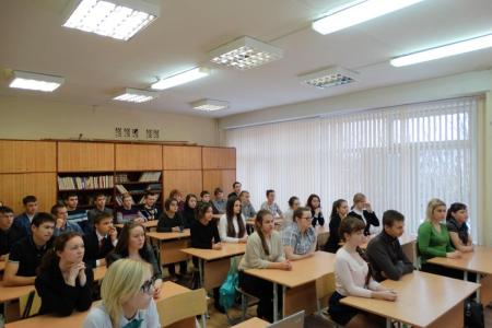 Лидер пермских коммунистов В.К. Корсун провел для школьников урок парламентоведения 