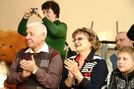 О.Н. Алимова приехала с подарками в детский приют