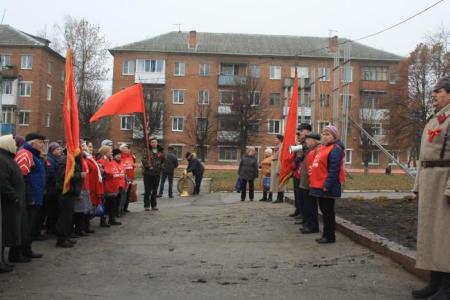 Шествиями, митингами и возложениями отметила Тульская область 97-летие Великого Октября