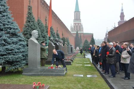 Г.А. Зюганов: «Единство - в уважении ко всей тысячелетней истории, к нашей великой Победе под Красным Знаменем Октября»
