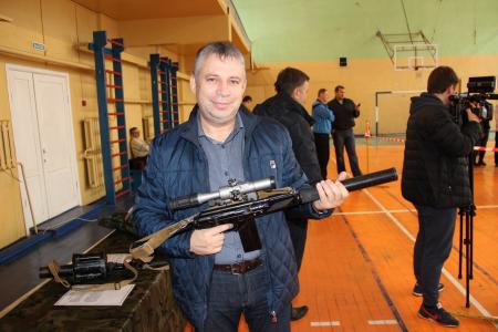 «Если завтра война…». Свердловские коммунисты провели чемпионат по сборке и разборке автомата АК-74