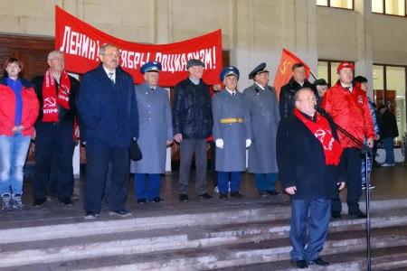 «У нас есть все шансы вновь  разорвать цепь империализма». Празднование годовщины Октябрьской Революции в Курске