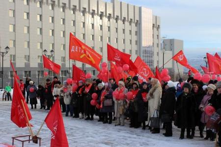 Красный Октябрь в Магадане