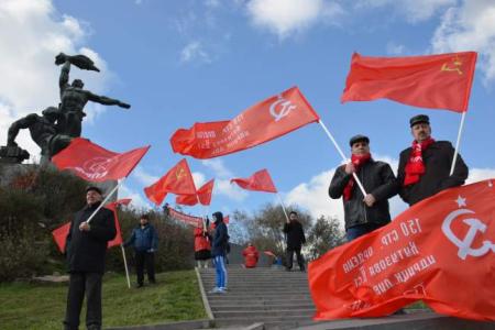 Коммунисты и комсомольцы Ростова-на Дону провели митинг в память героев стачки 1902 года