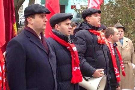 «Для нас навсегда серп и молот, и звезда!». В городе-герое Туле состоялось праздничное шествие и митинг, посвященные 97-й годовщине Великого Октября