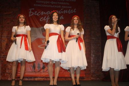 «И вновь продолжается бой». В Новосибирске прошел IV фестиваль комсомольской песни «Беспокойные сердца»