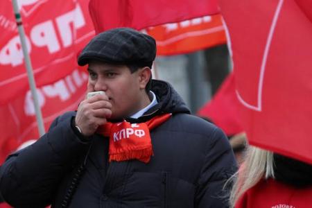 «Для нас навсегда серп и молот, и звезда!». В городе-герое Туле состоялось праздничное шествие и митинг, посвященные 97-й годовщине Великого Октября