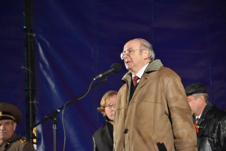 «Октябрь не остался в прошлом, в России вновь настает время вспомнить ленинские и сталинские заветы»